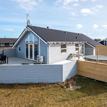 8 Person Holiday Home In Harbo Re Harboor Exterior photo