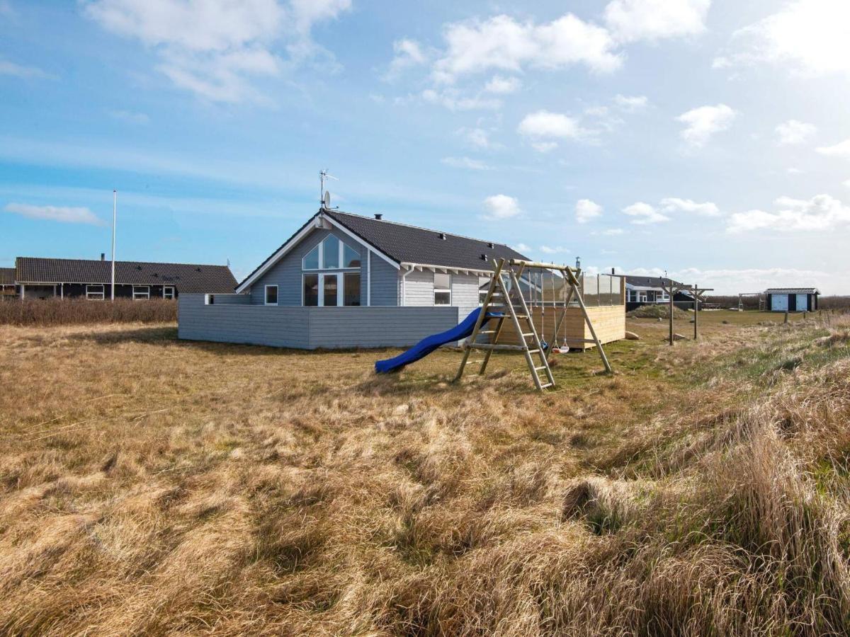 8 Person Holiday Home In Harbo Re Harboor Exterior photo